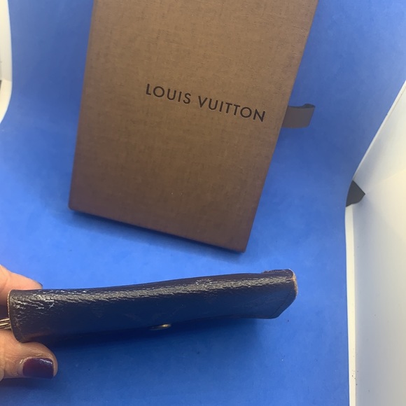 ❤️ 💜 🤎 Louis Vuitton Monogram signature design LV Logo 6 key holder - Picture 9 of 10